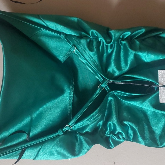 Emerald Green Backless Dress - Picture 3 of 4